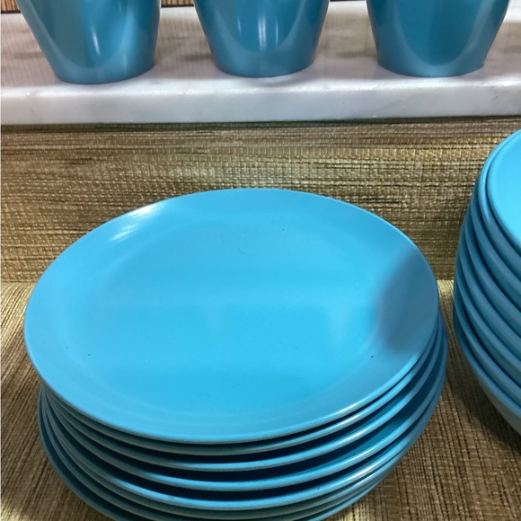 Vintage Melamine Vibrant Blue Dinnerware Set Bowls Dessert Plates ,Mugs - Picture 4 of 9